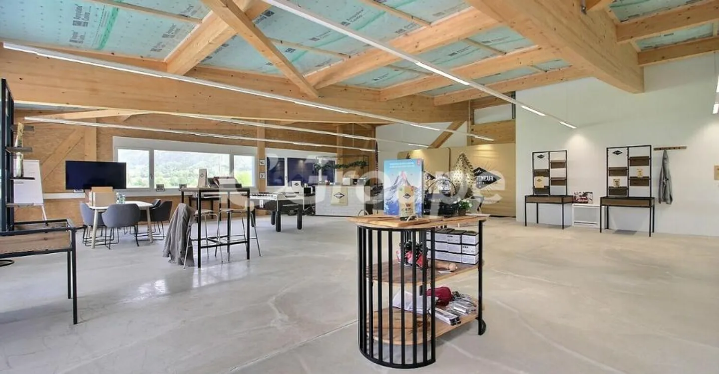 Espace Commercial à Saint-Léonard - Photo 3 sur 9