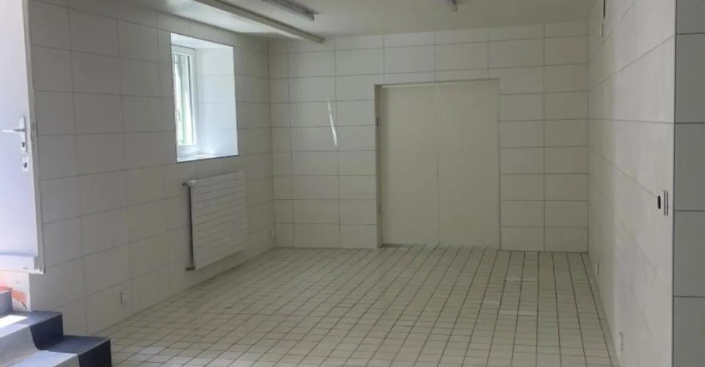 5-room commercial space - Photo 2 of 9