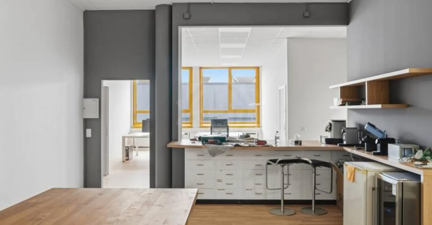 Office - Photo 3 of 13
