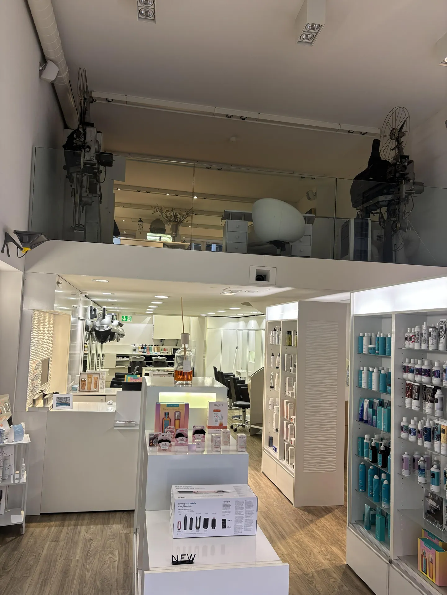 Exclusive retail space for rent in downtown Zurich - Photo 2 of 4