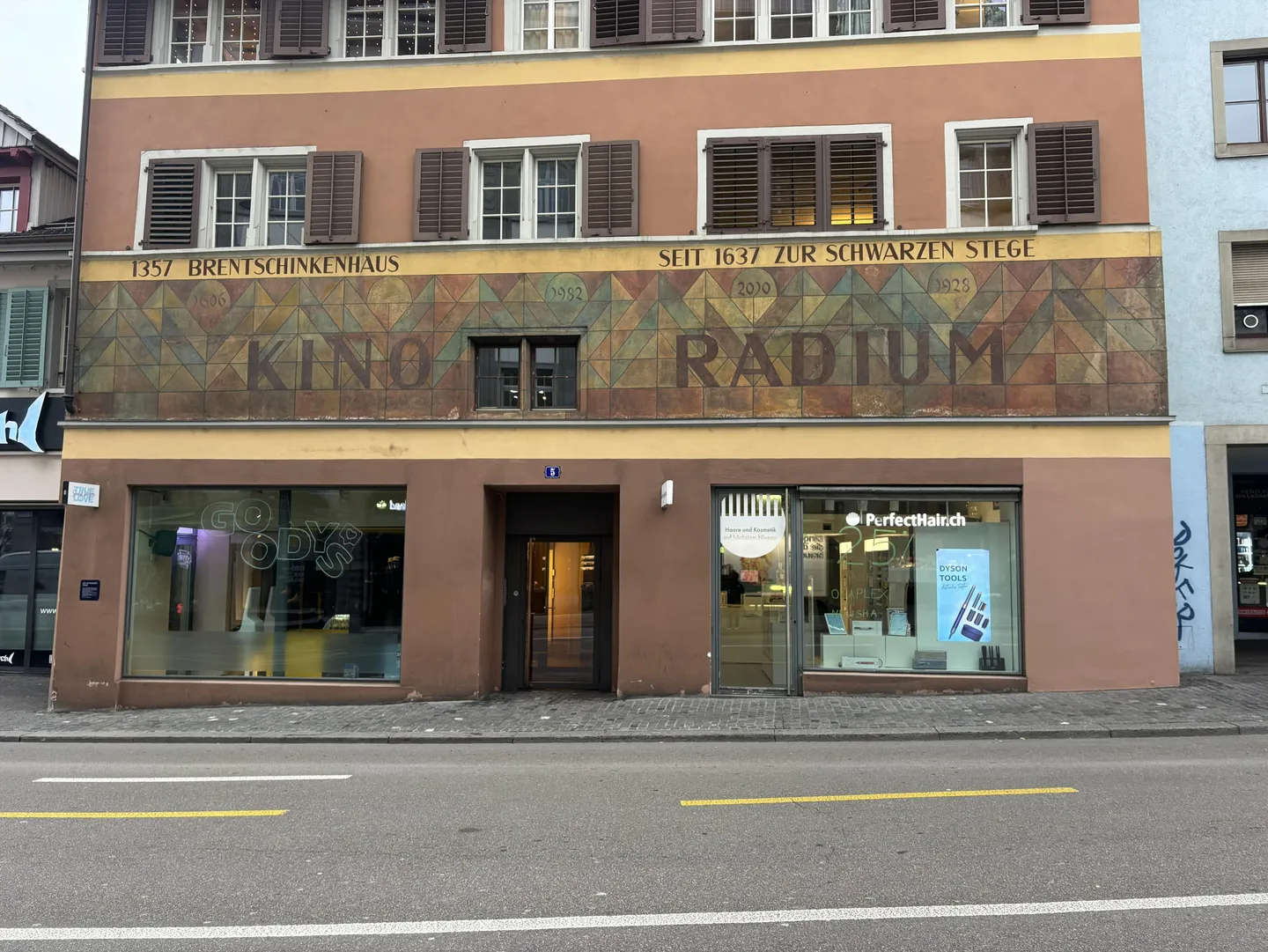 Exclusive retail space for rent in downtown Zurich - Photo 1 of 4