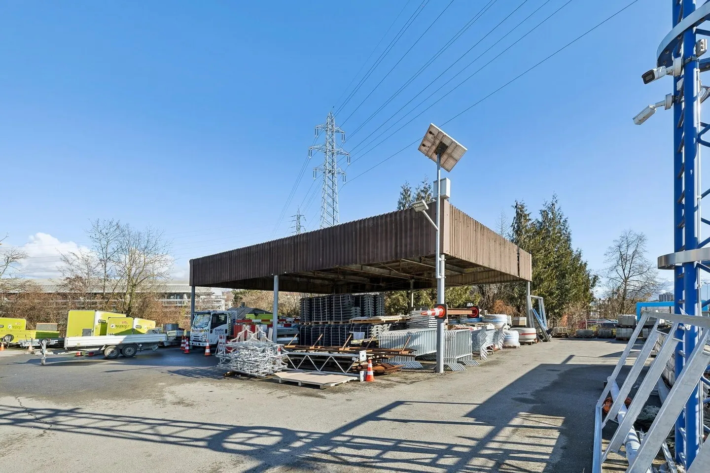 Bâtiment artisanal 2671 m2 – Emplacement de choix – Proche de tout ! - Photo 8 sur 9