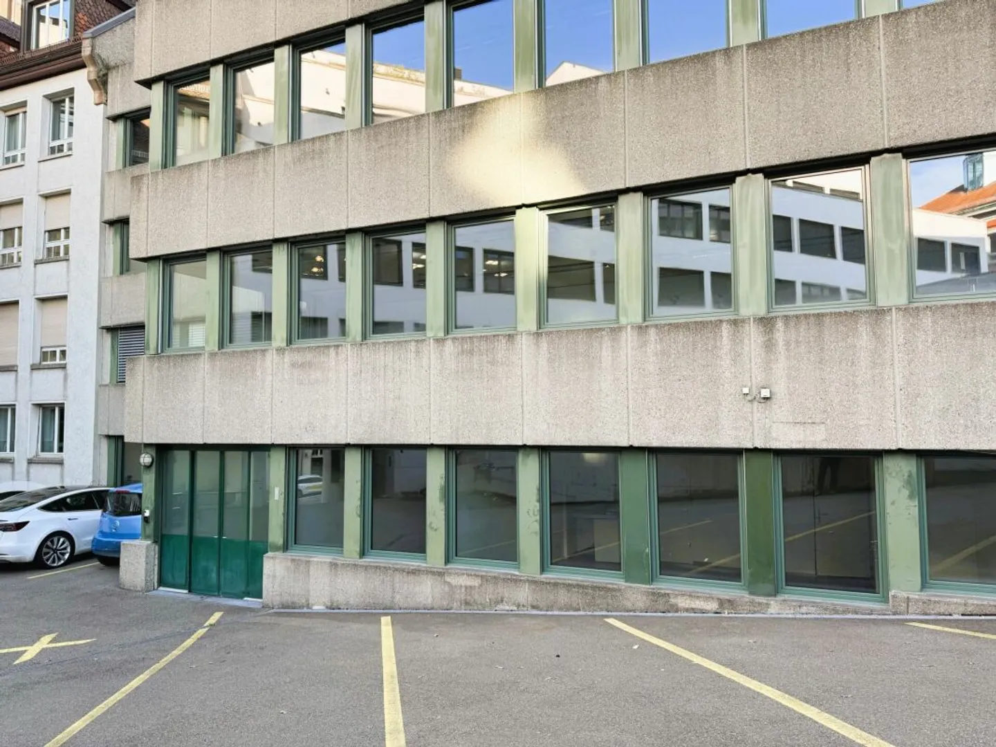 Espace de pratique/commercial au rez-de-chaussée derrière Neumarkt - Photo 7 sur 12