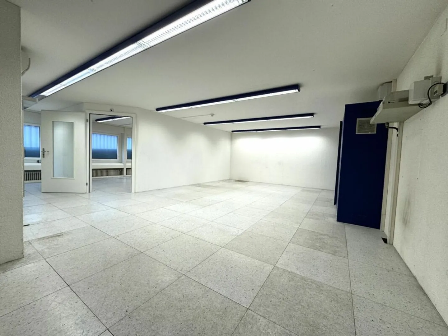 Salle multifonctionnelle avec lumière du jour - Photo 13 sur 13