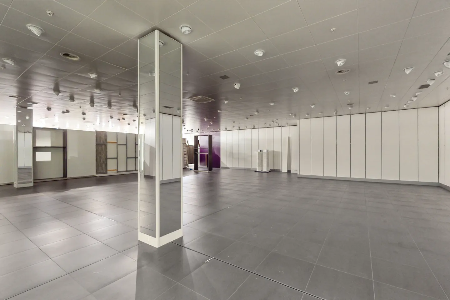Espace Commercial en Emplacement Privilégié - Photo 2 sur 4
