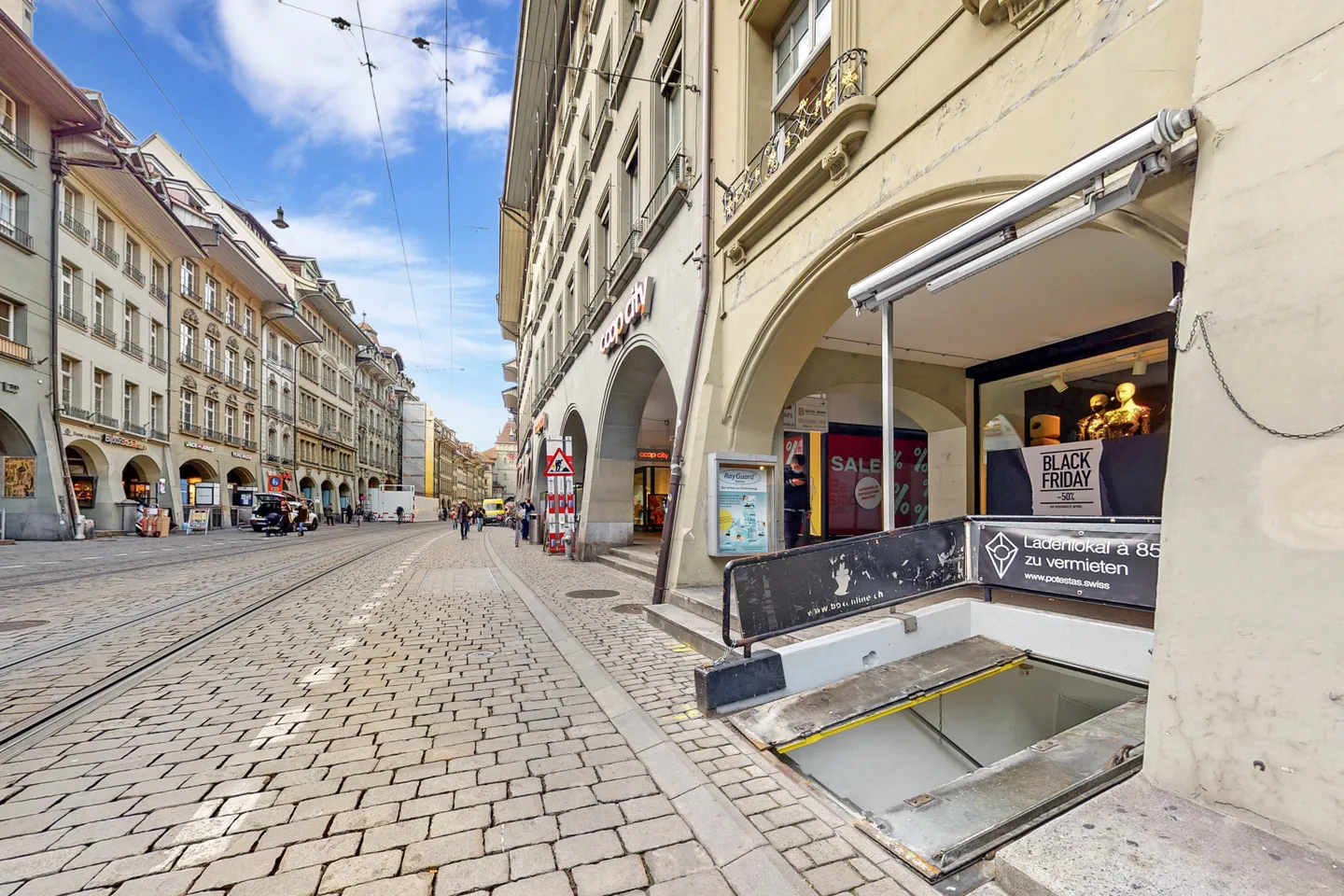 Feel the pulse of the city of Bern with your own courtyard for creative breaks - Photo 1 of 2