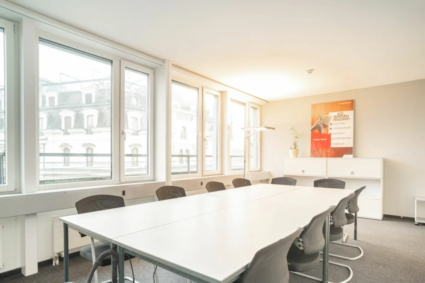In the Heart of the Action: Commercial Space Directly at Lucerne Train Station - Photo 4 of 7