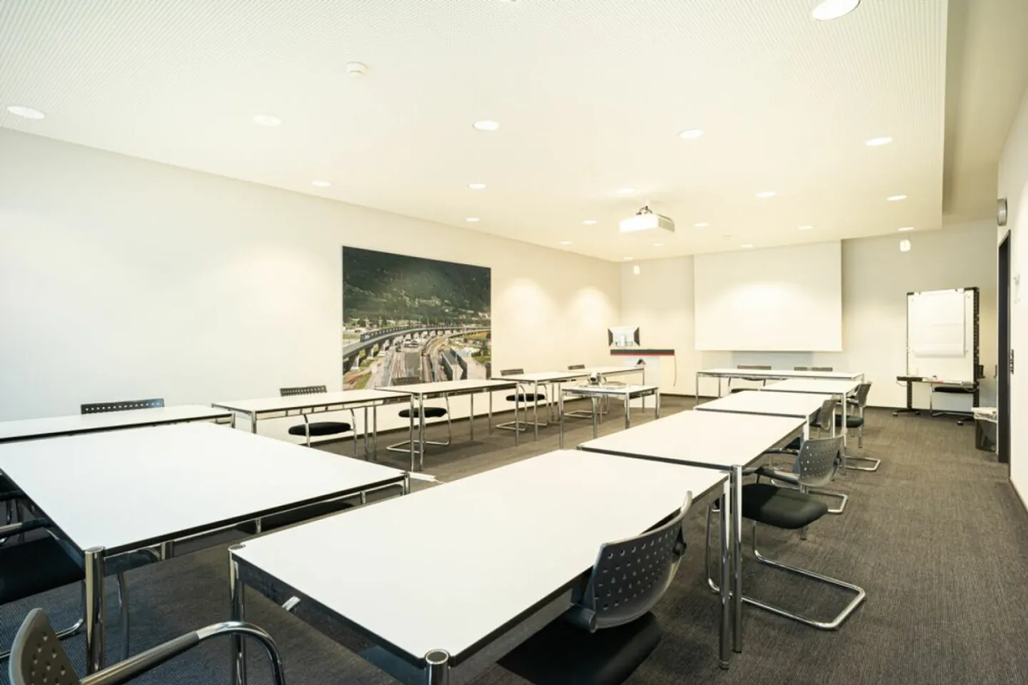In the Heart of the Action: Commercial Space Directly at Lucerne Train Station - Photo 5 of 7