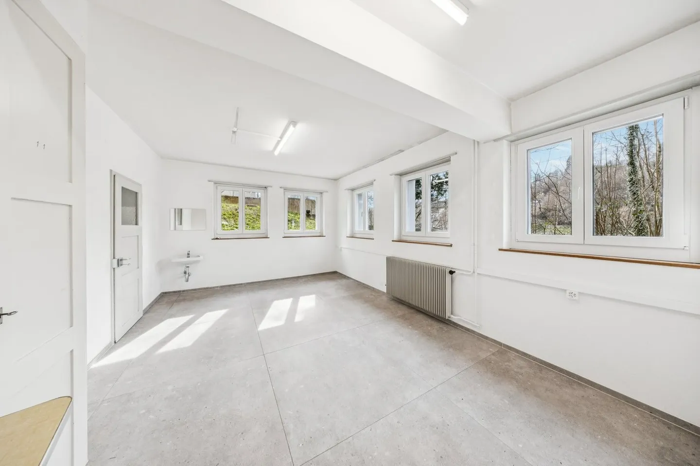 Commercial space in a prime location of 130 m² / 1 month free spring promotion! - Photo 8 of 13
