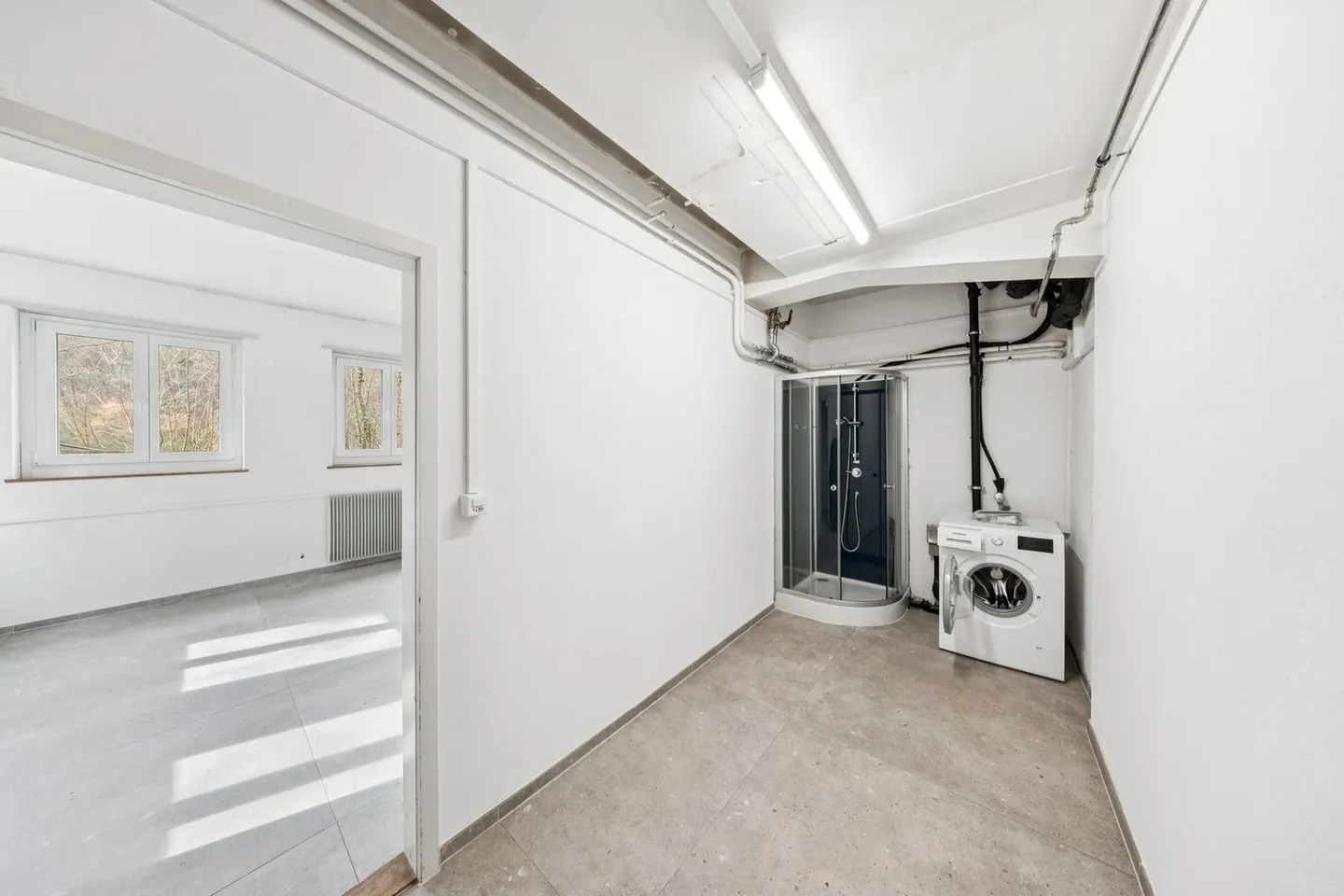 Commercial space in a prime location of 130 m² / 1 month free spring promotion! - Photo 10 of 13