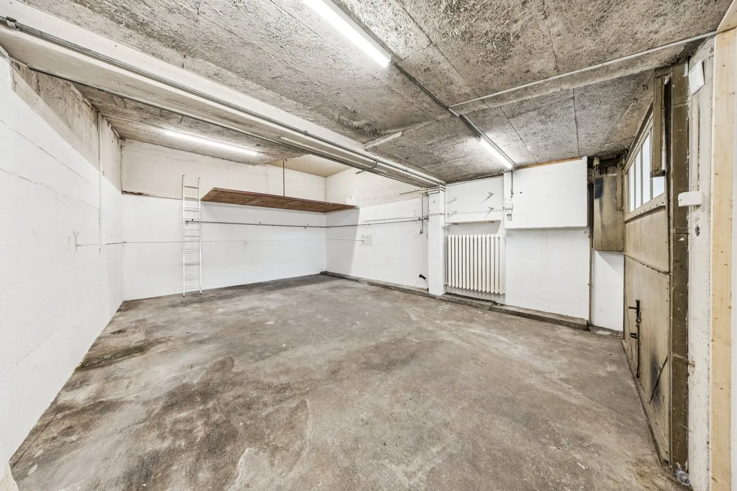 Commercial space in a prime location of 130 m² / 1 month free spring promotion! - Photo 11 of 13