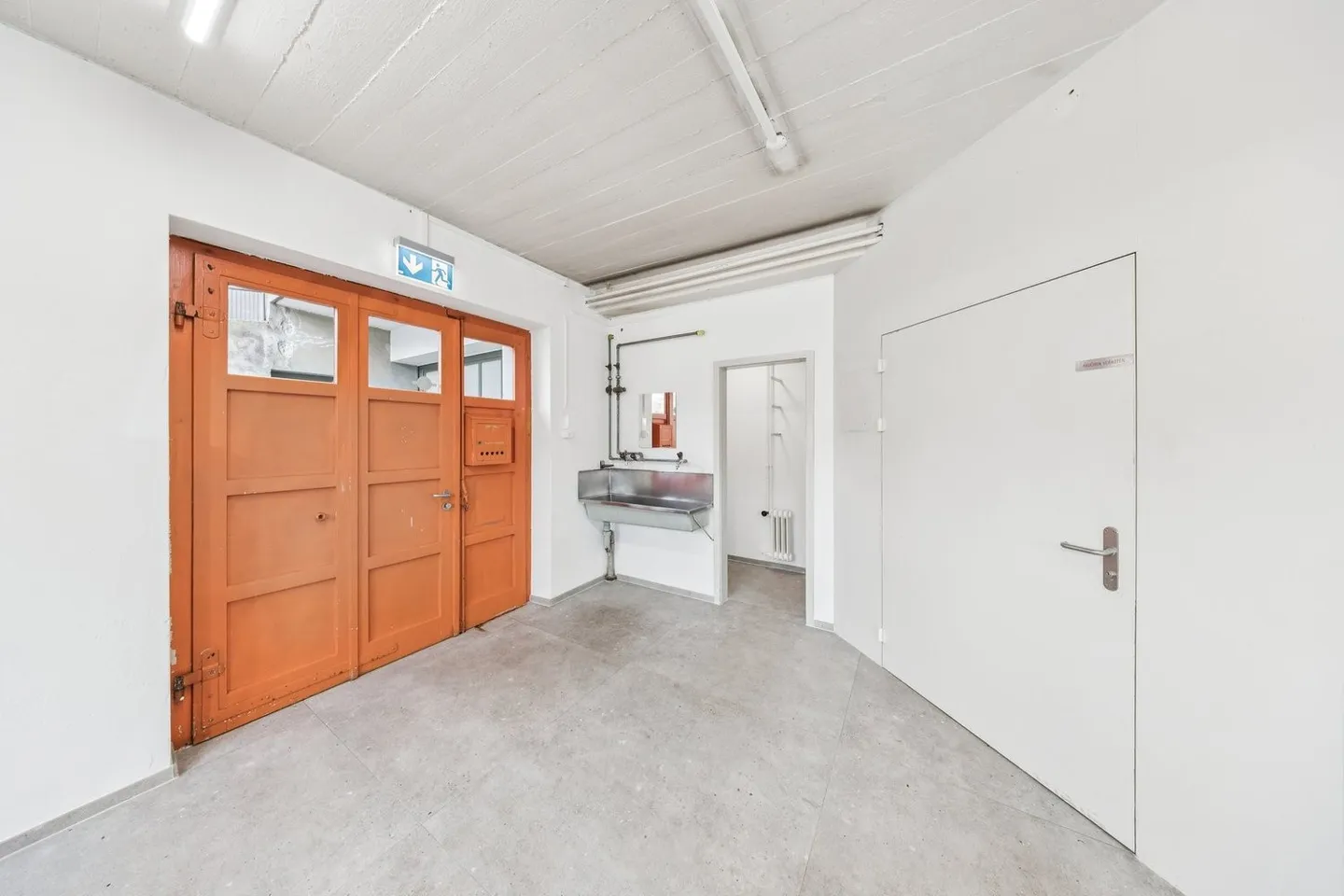 Commercial space in a prime location of 130 m² / 1 month free spring promotion! - Photo 13 of 13