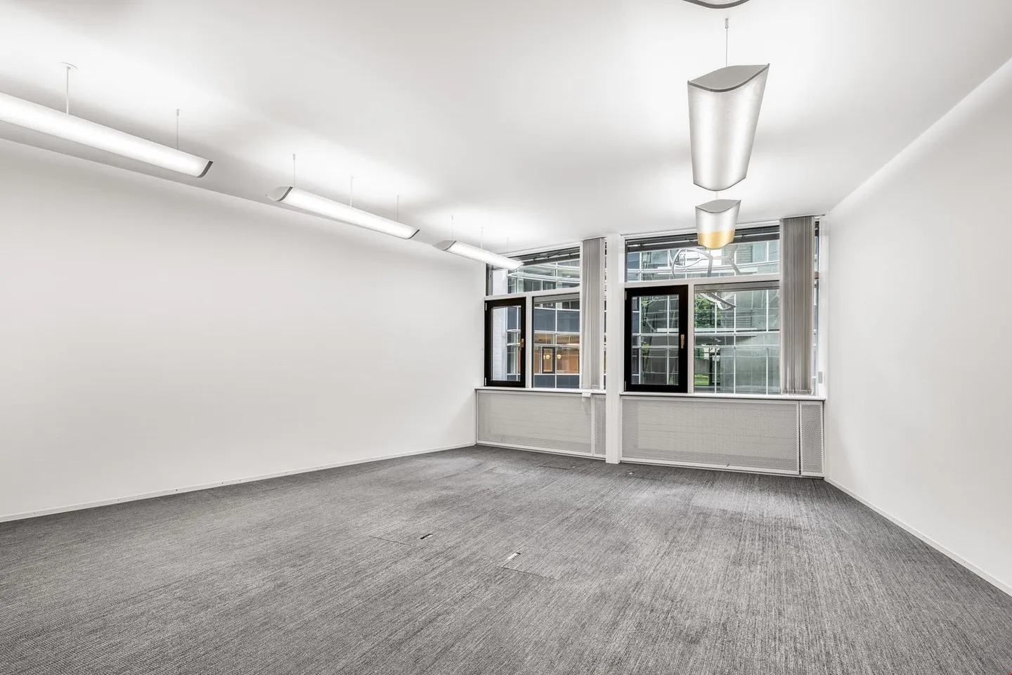 Modern & Compact: Developed Office Directly in the City - Photo 9 of 10