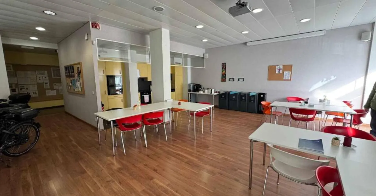 Espace Commercial Polyvalent - Photo 1 sur 8