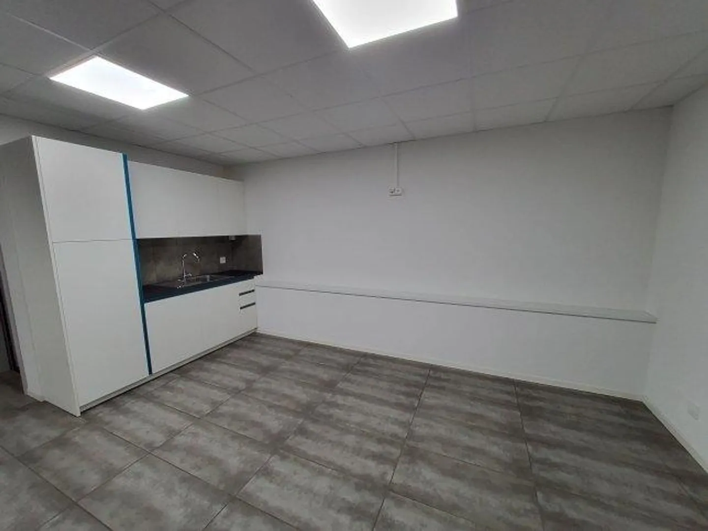 Commercial Space 1 Room - Photo 2 of 4