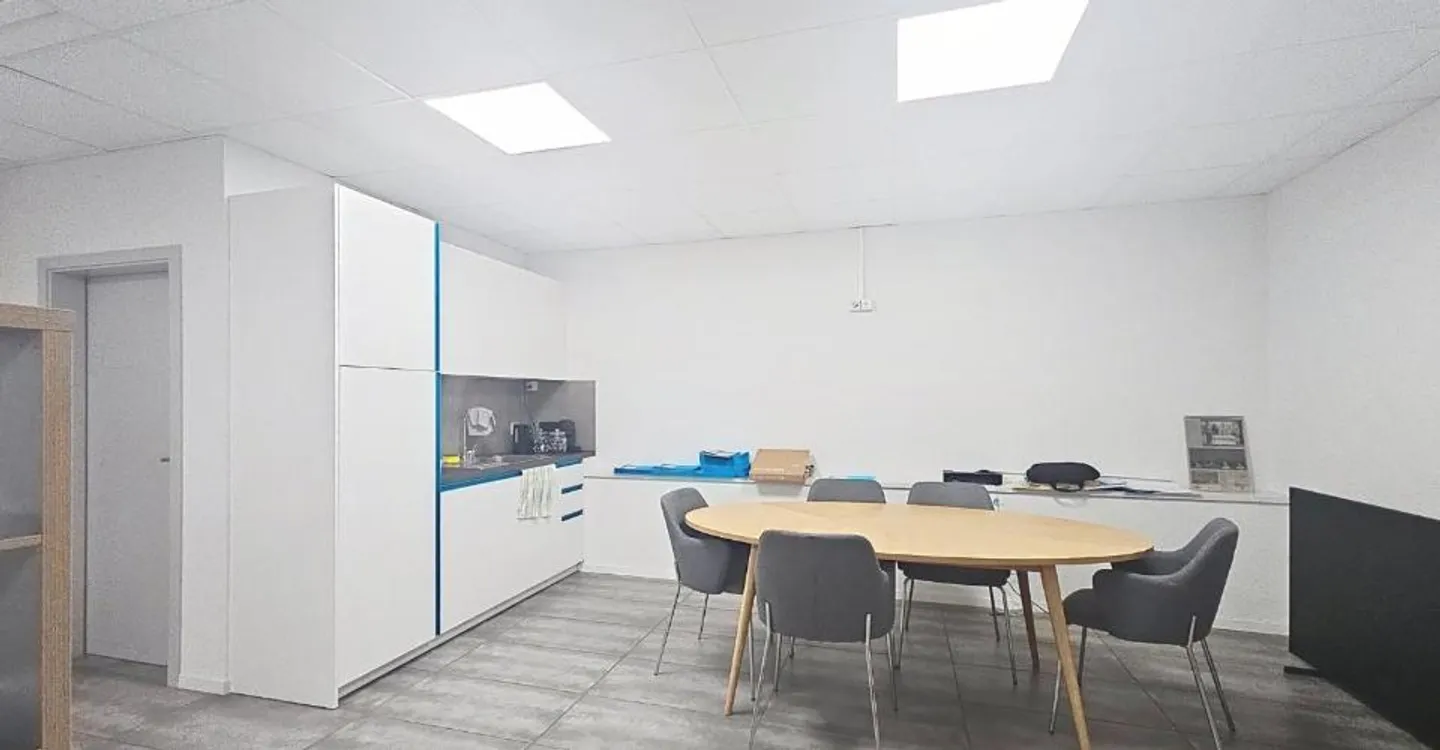 Commercial Space 1 Room - Photo 1 of 8
