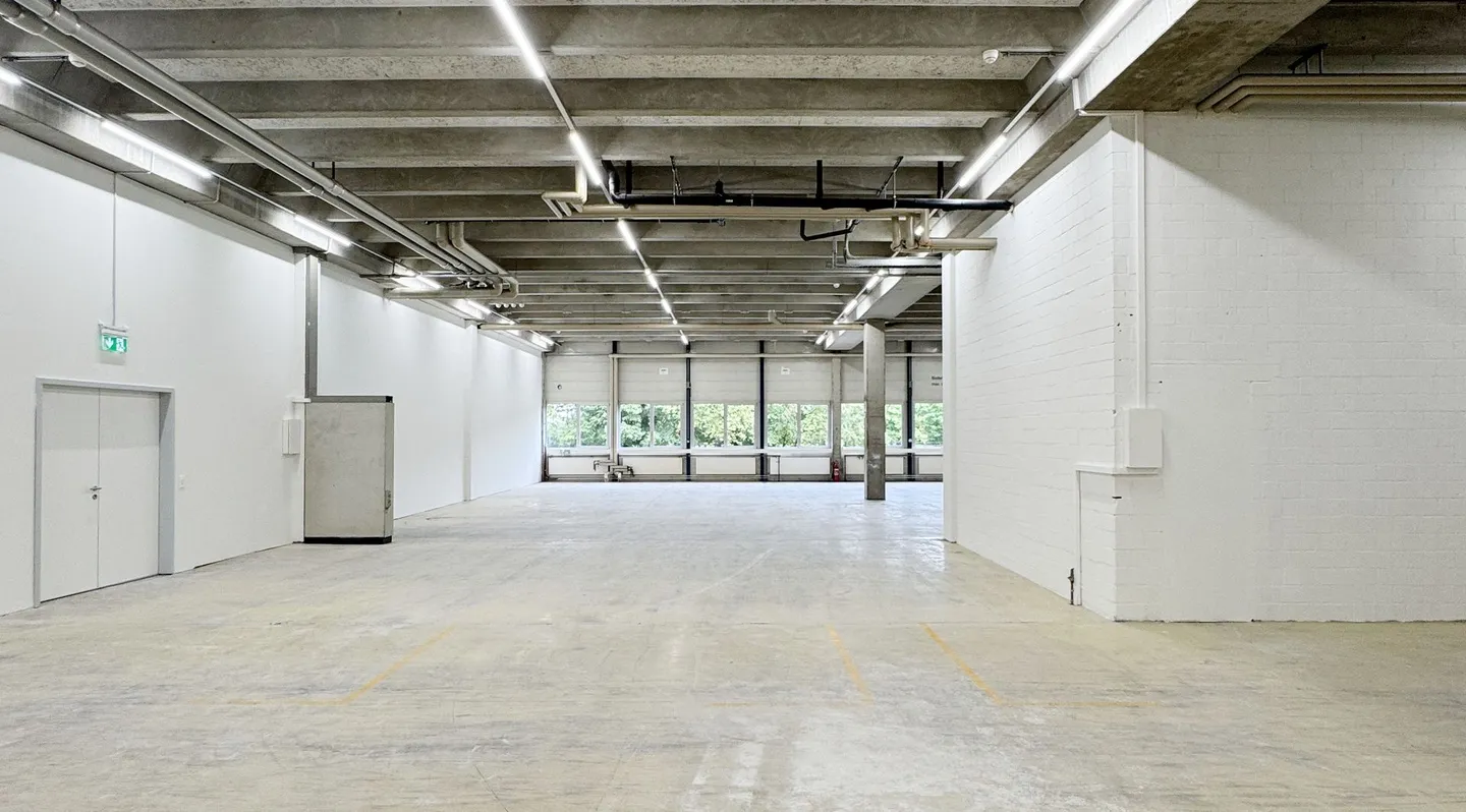 560m² - Modern industrial hall with optimal equipment in Biberist - Photo 1 of 13