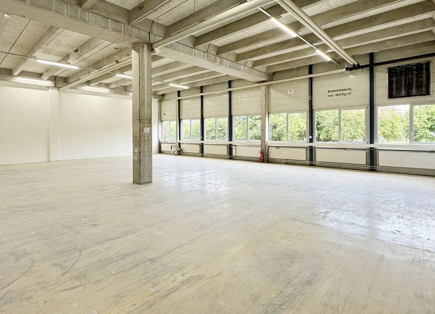 560m² - Modern industrial hall with optimal equipment in Biberist - Photo 2 of 13