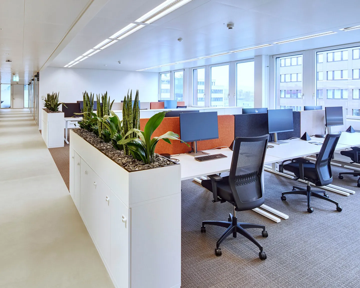 Ufficio per team moderno attrezzato per 3 persone - pronto all'uso - Foto 6 di 13