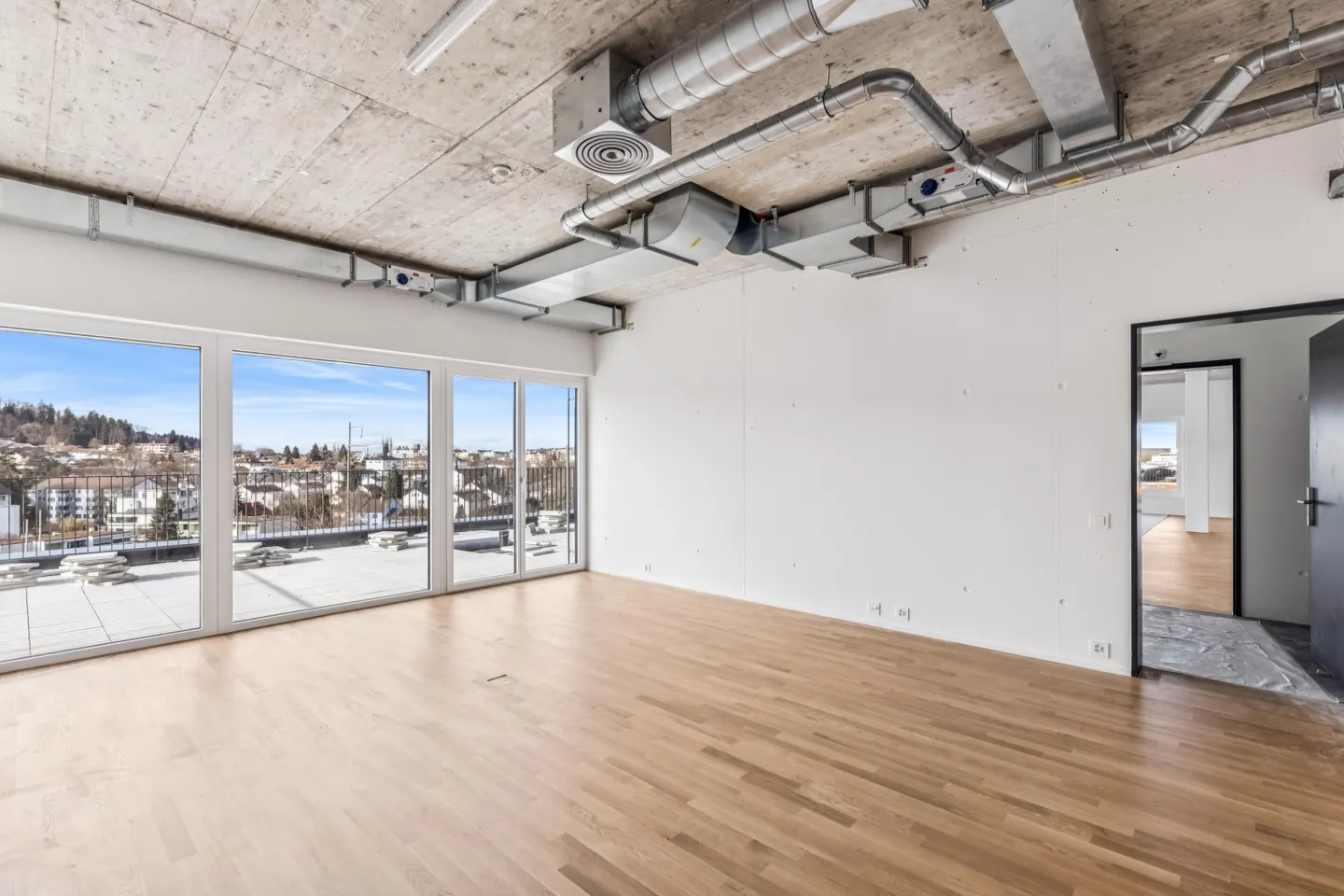 Espace de bureau attrayant avec terrasse sur le toit privée - Photo 4 sur 9