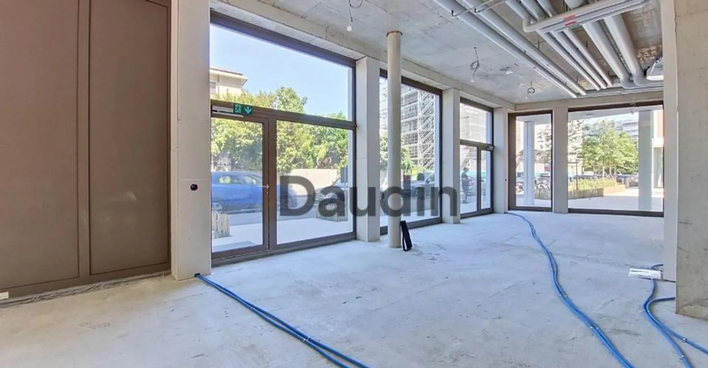Nuovo Spazio Commerciale a Ginevra - Foto 2 di 4