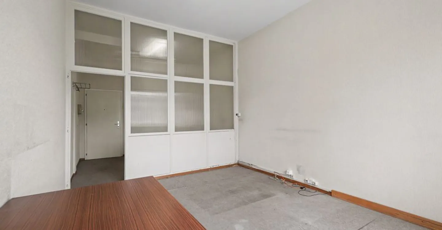 Bureau - Photo 4 of 5