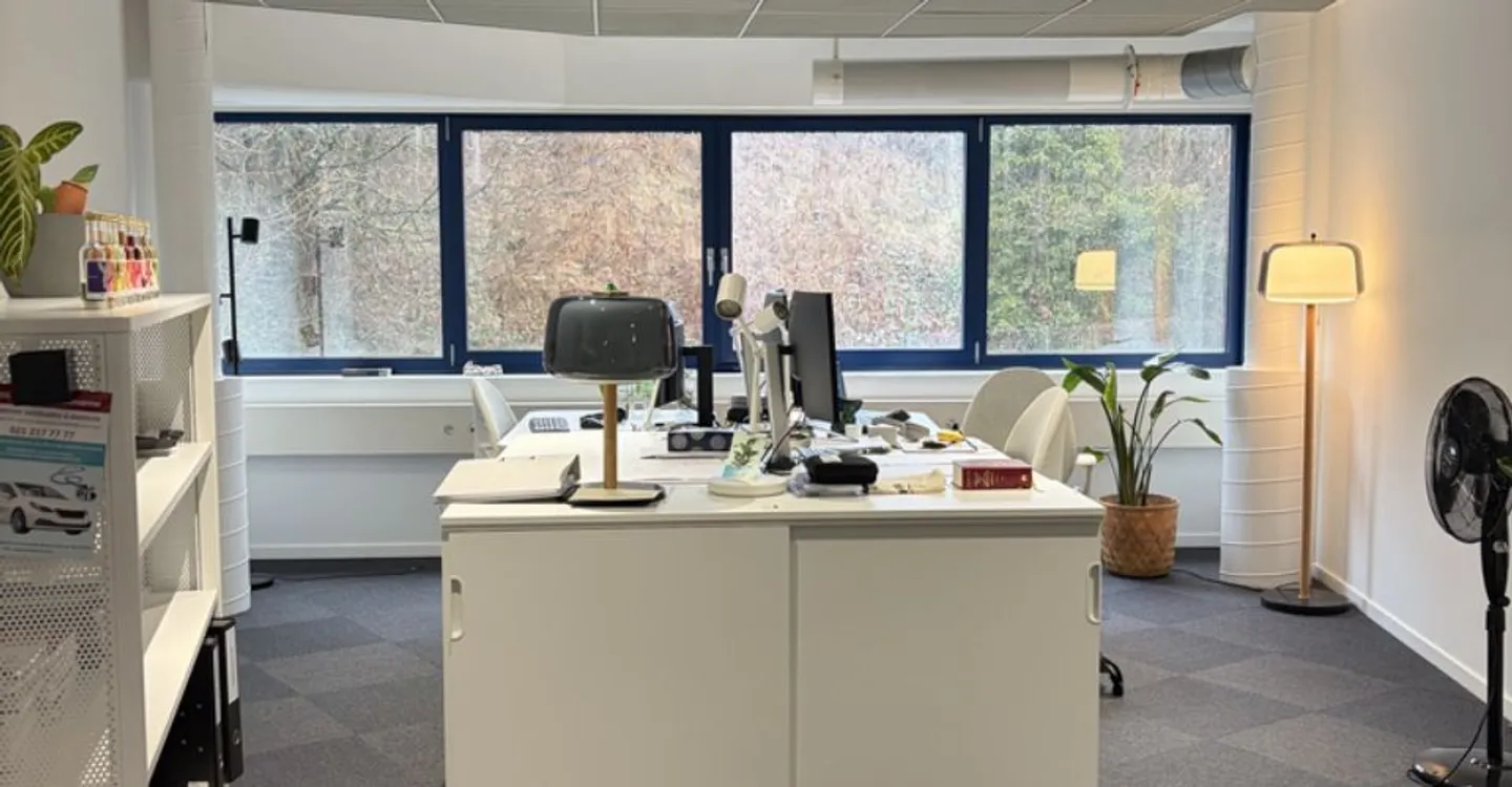 Bureau - Photo 4 of 5