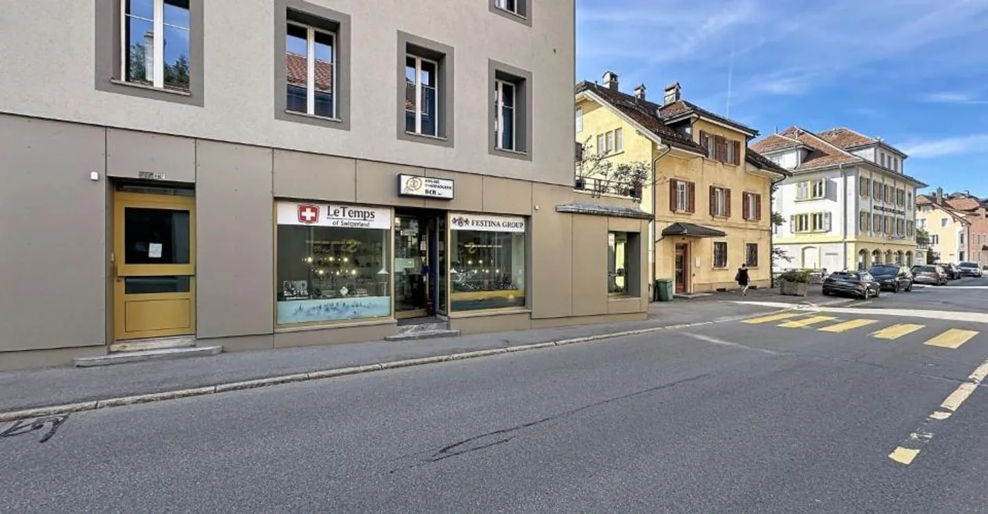 Espace Commercial avec Vitrines - Photo 1 sur 13