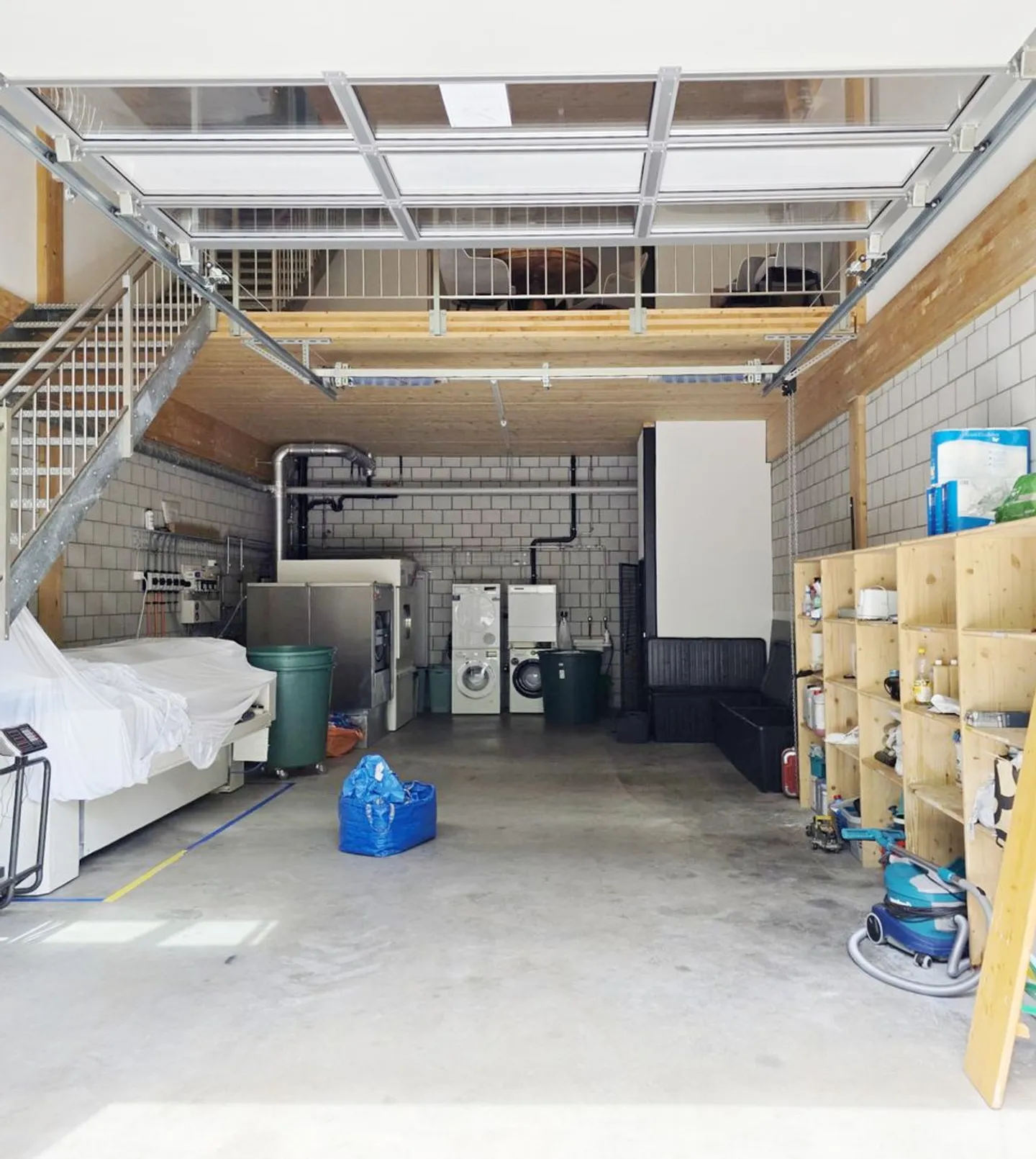 Fully equipped laundry - Start immediately instead of investing - Photo 1 of 12