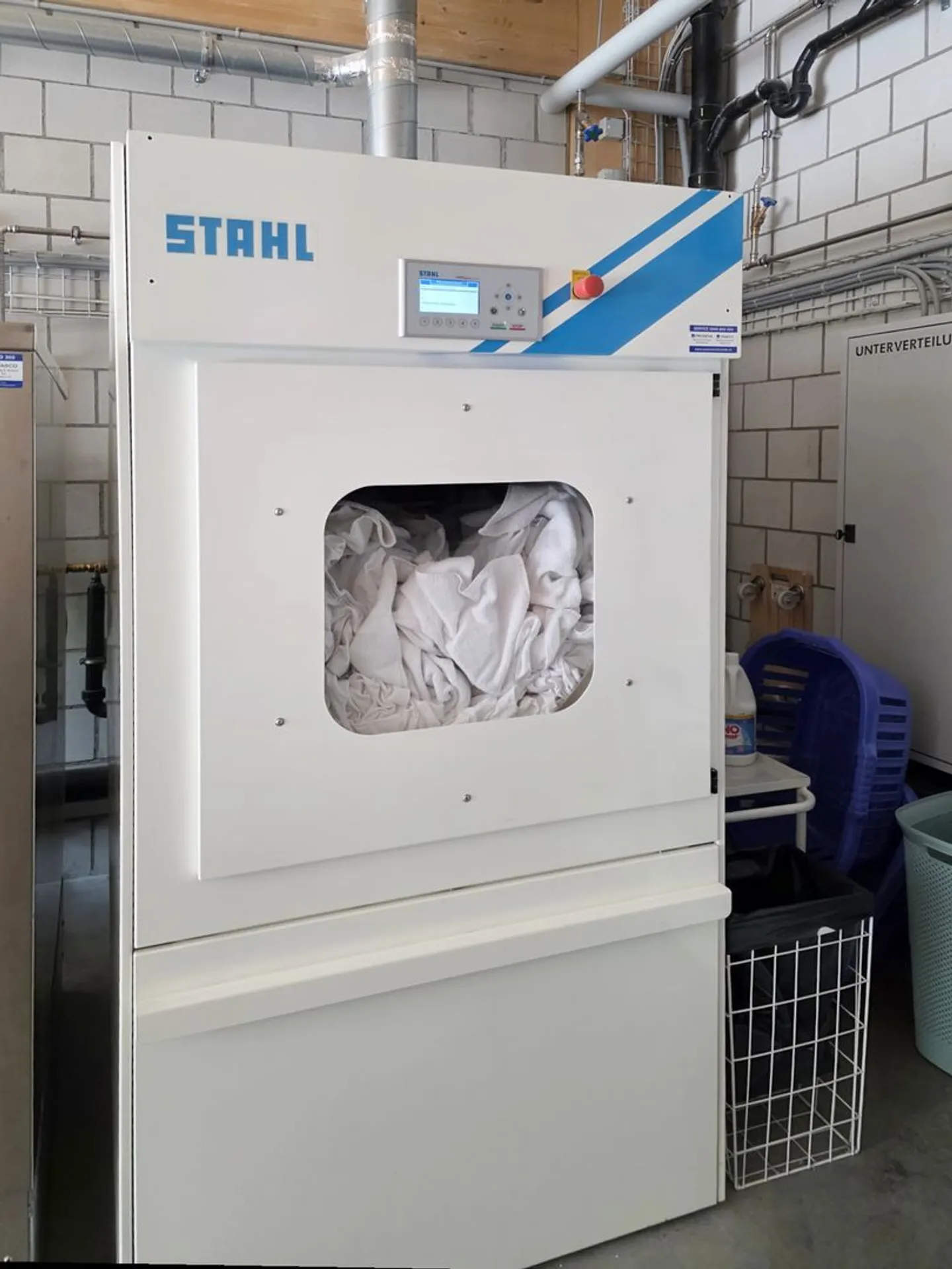 Fully equipped laundry - Start immediately instead of investing - Photo 3 of 12