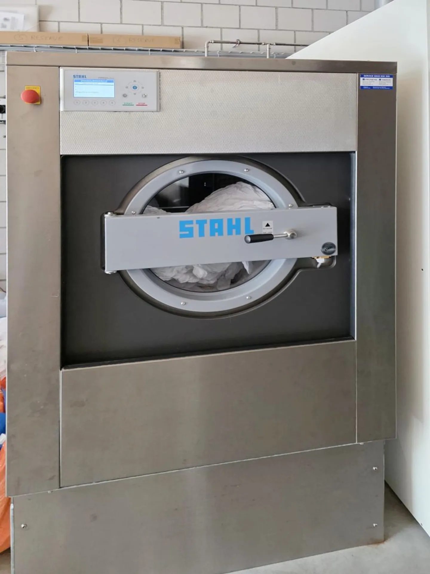 Fully equipped laundry - Start immediately instead of investing - Photo 4 of 12