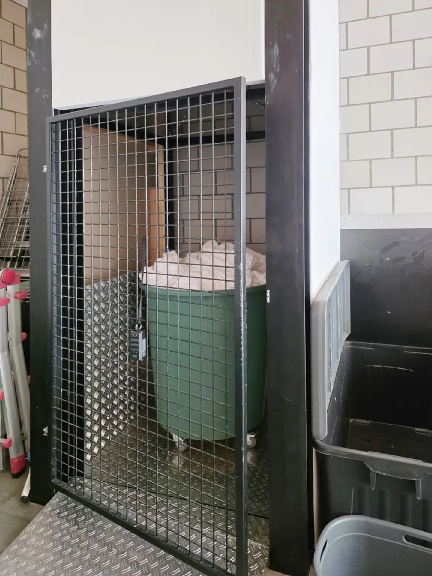 Fully equipped laundry - Start immediately instead of investing - Photo 6 of 12