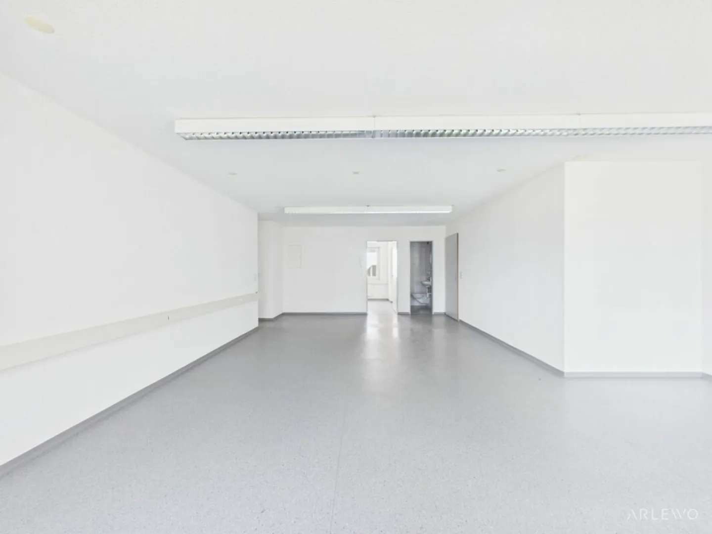 Practical office space in the heart of Schwyz - Photo 3 of 11