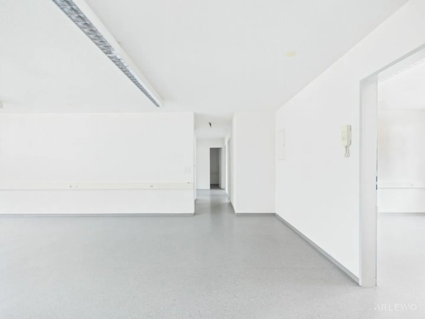 Practical office space in the heart of Schwyz - Photo 2 of 11