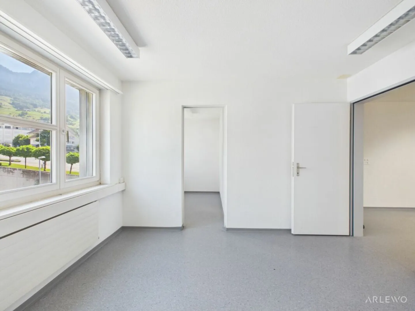 Practical office space in the heart of Schwyz - Photo 4 of 11