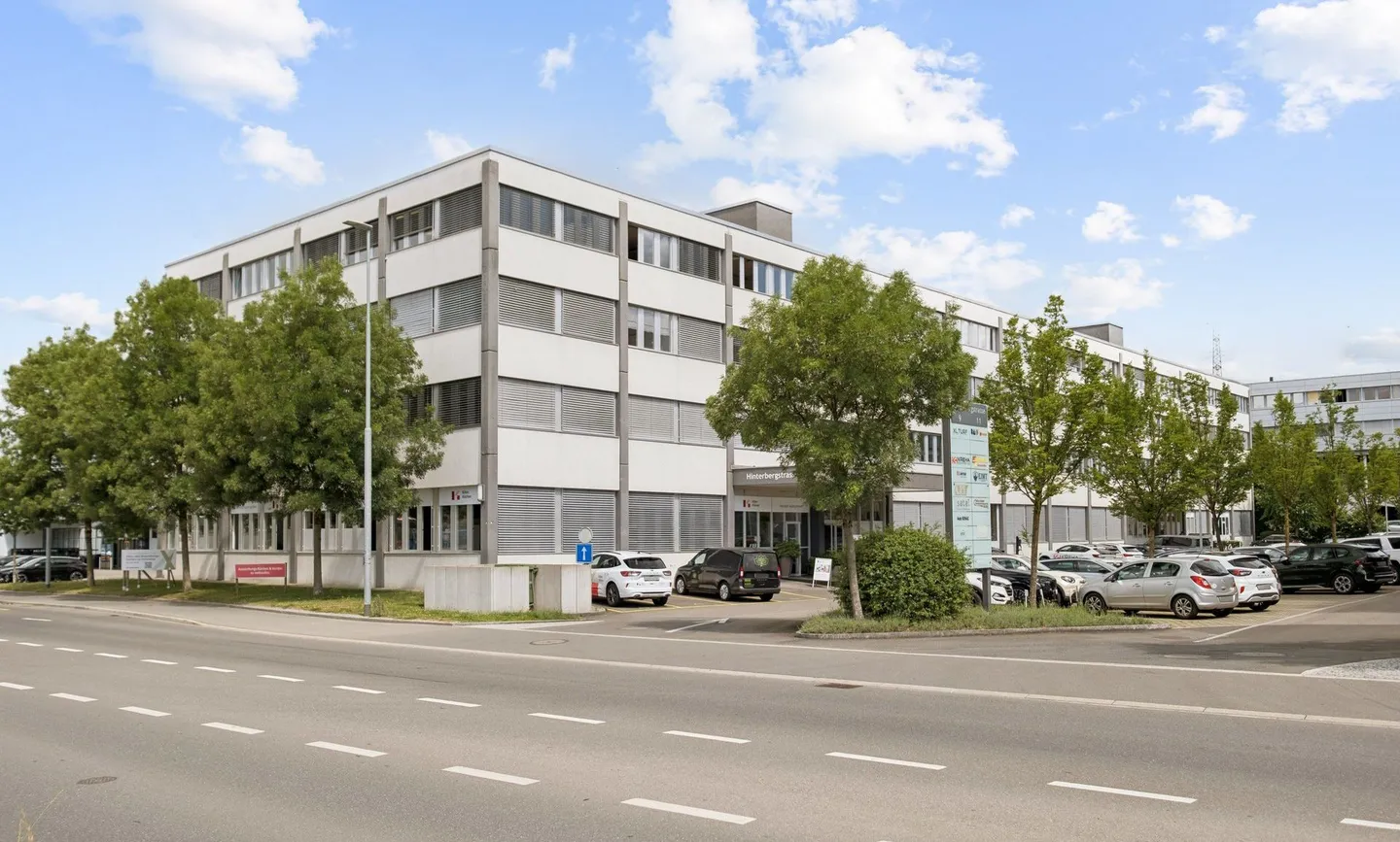 878 m² Bureau et espace commercial à Cham – combinable de manière flexible - Photo 1 sur 13