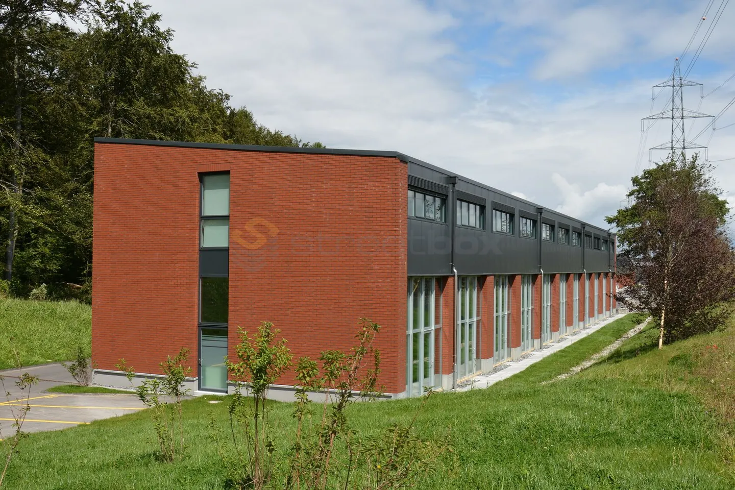 Streetbox of 115 m2 very well located! Box n°40 - Photo 1 of 4