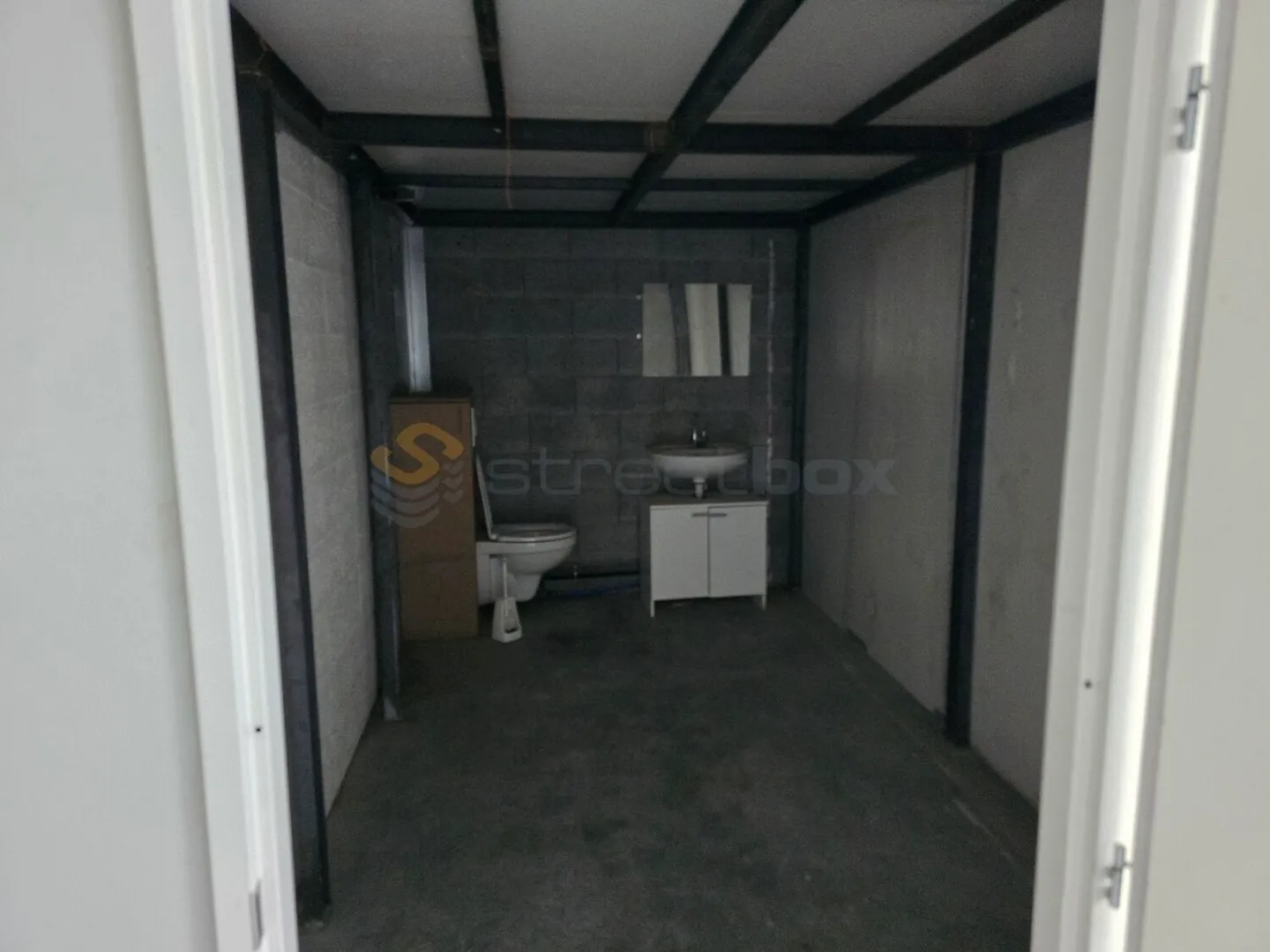 Double Box for Rent in Prime Location - Photo 3 of 6