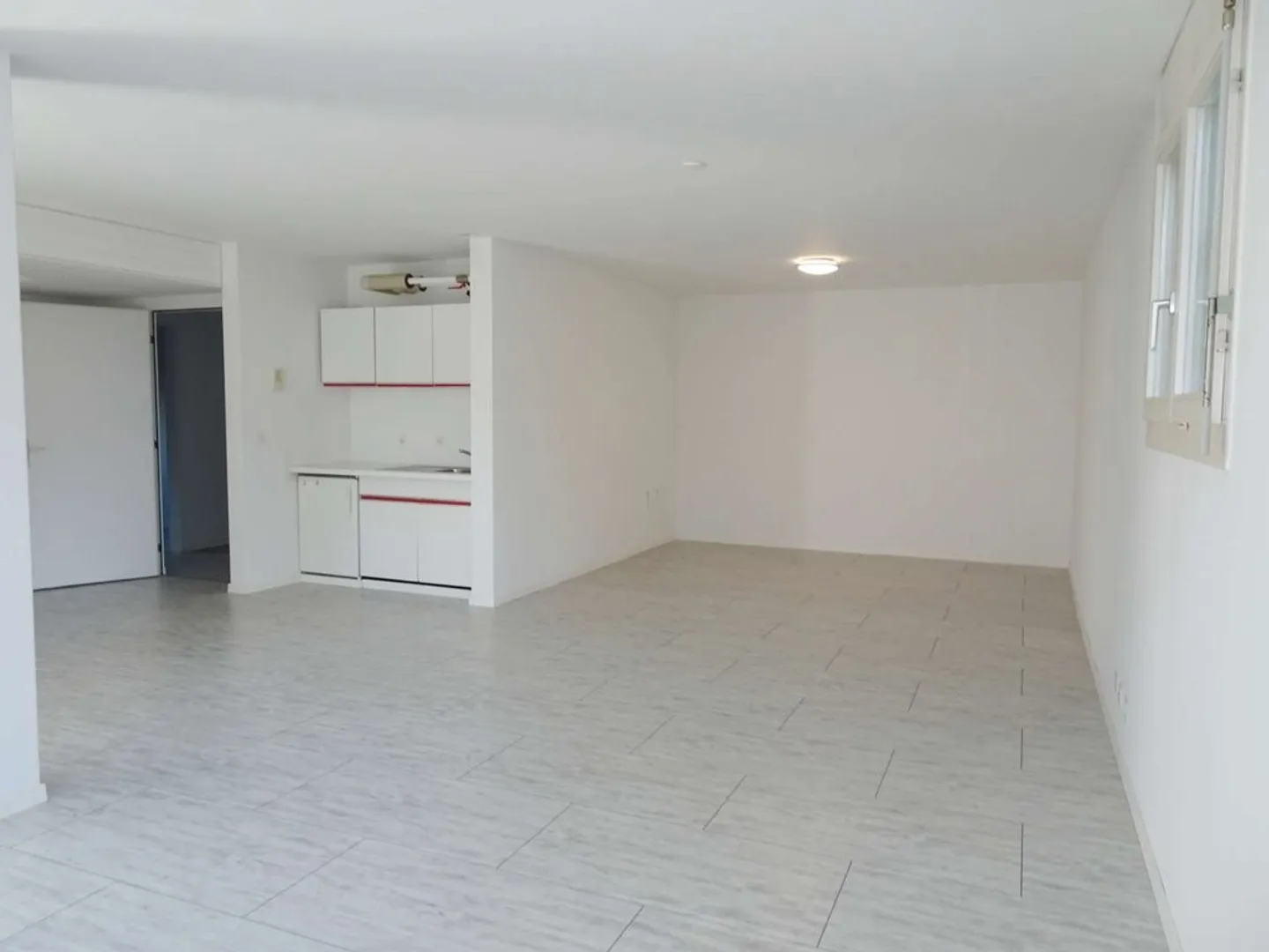 Vielseitige Gewerbefläche in Geroldswil - Foto 2 von 4