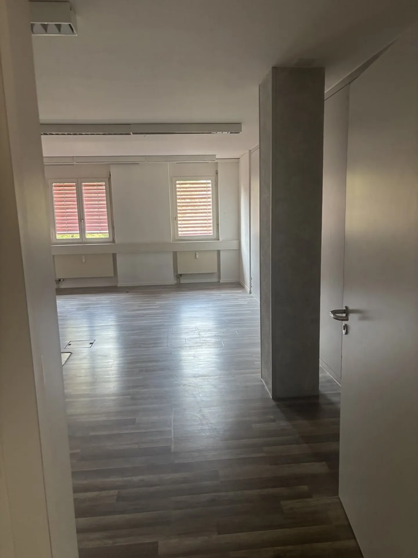Bel espace commercial lumineux à louer dans un bon emplacement ! - Photo 6 sur 7