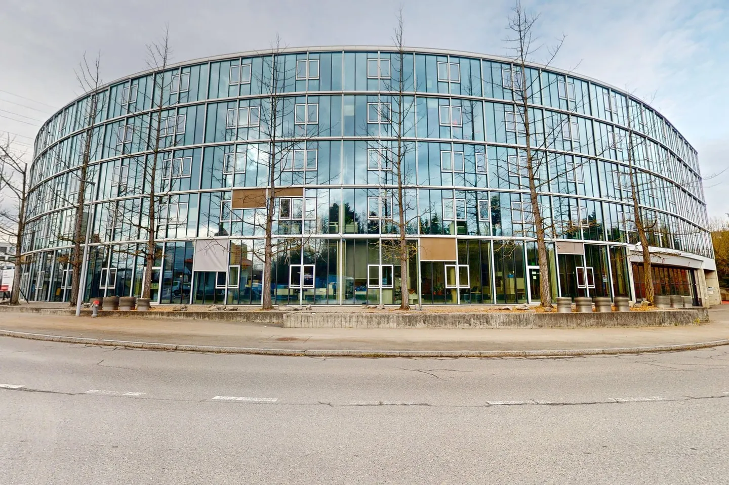 Shared Workspace Office Spaces in Zollikofen - Take the Chance Now! - Photo 1 of 8