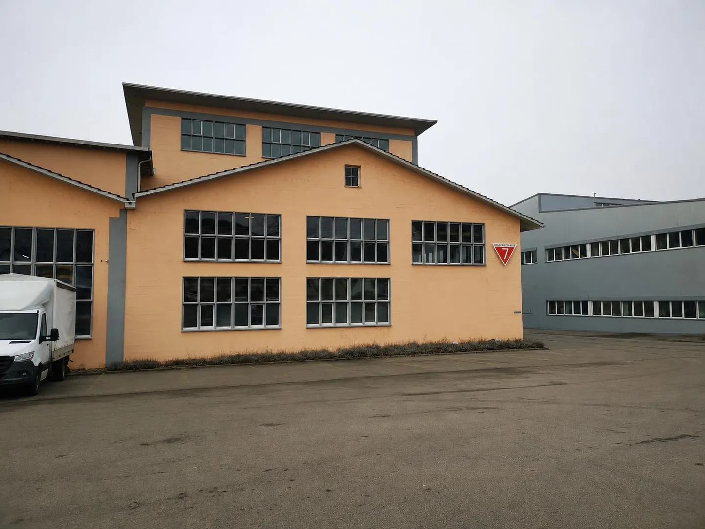 Commercial Space in Klingnau - Photo 1 of 10