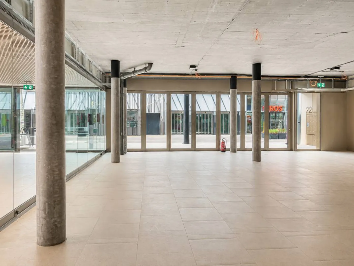 Gastro area in Mühlematt Center Oberwil - Photo 3 of 9