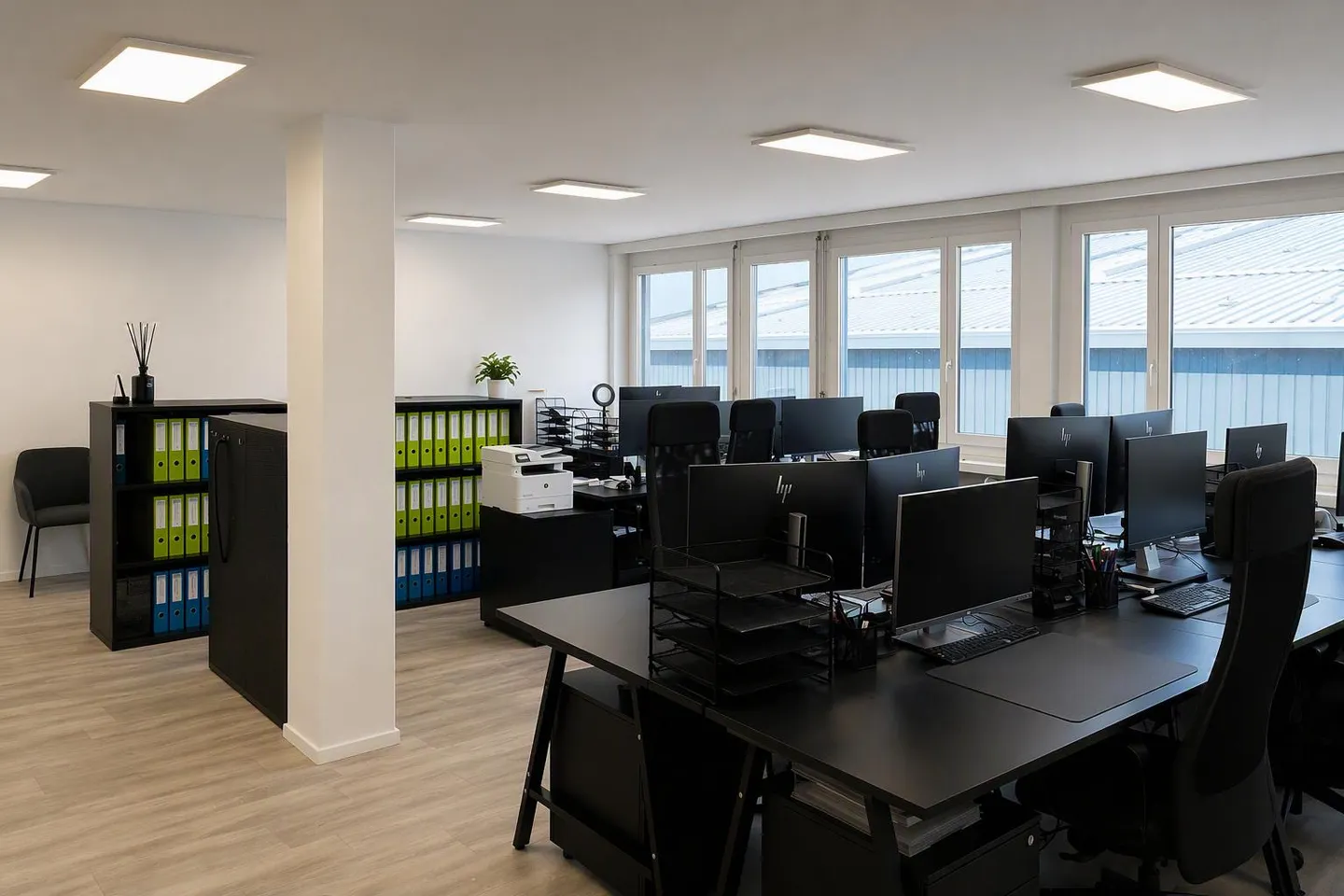 Attractive office space in a prime location in Dietikon - Photo 3 of 8