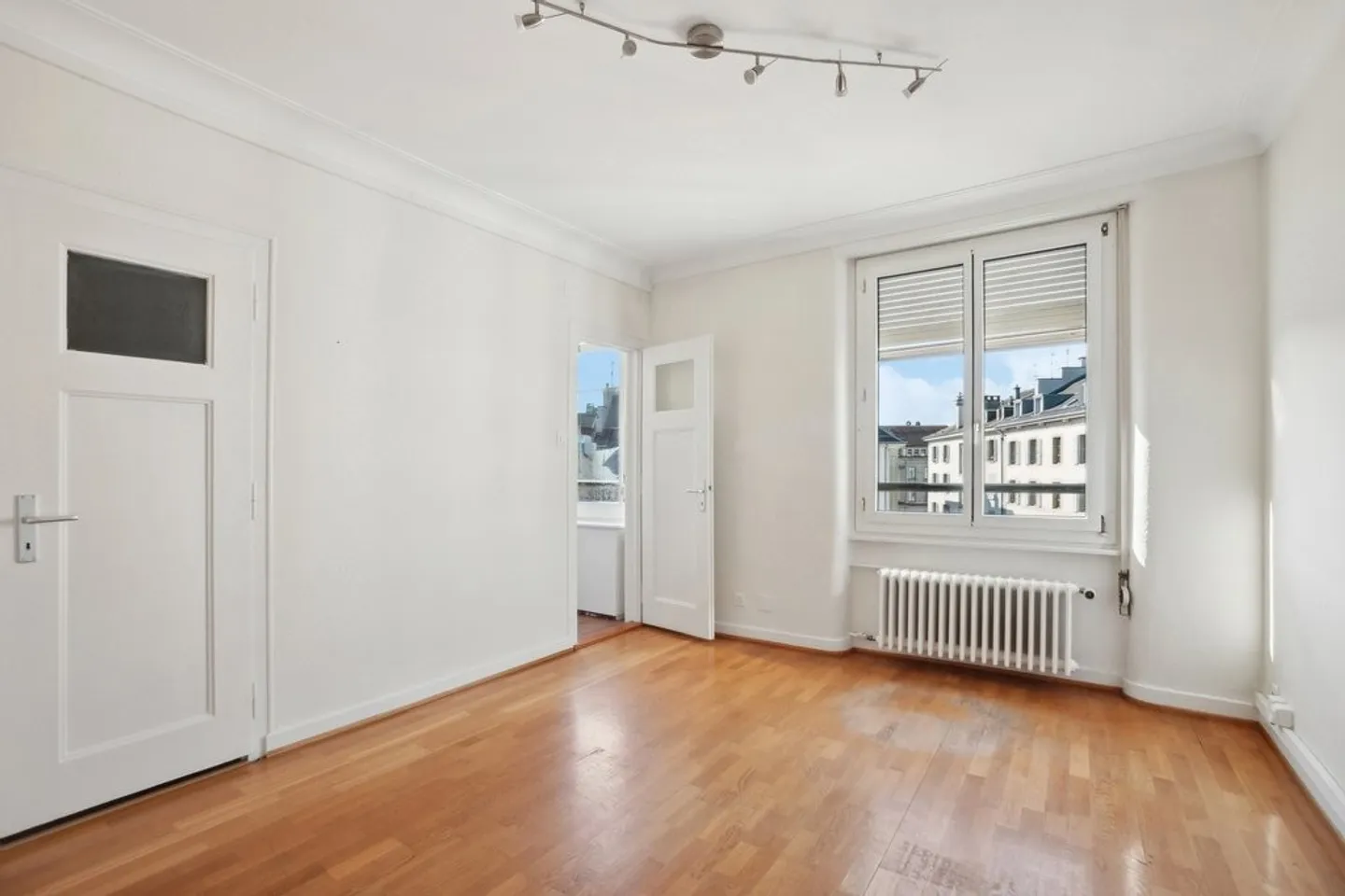 Beautiful office of about 26m2 located in front of the Cornavin train station - Photo 1 of 9