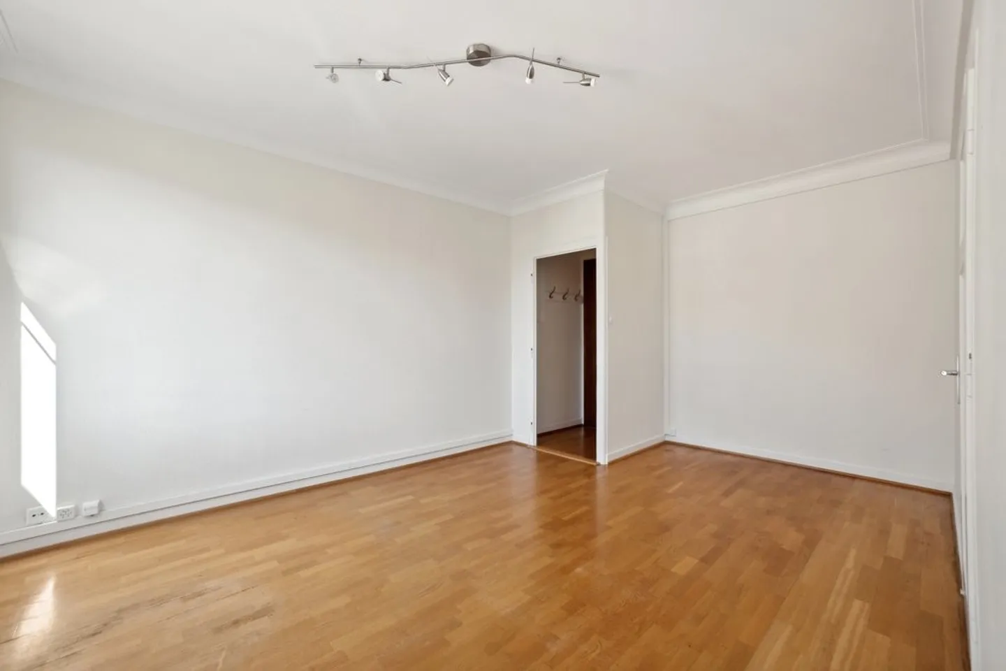 Beautiful office of about 26m2 located in front of the Cornavin train station - Photo 7 of 9