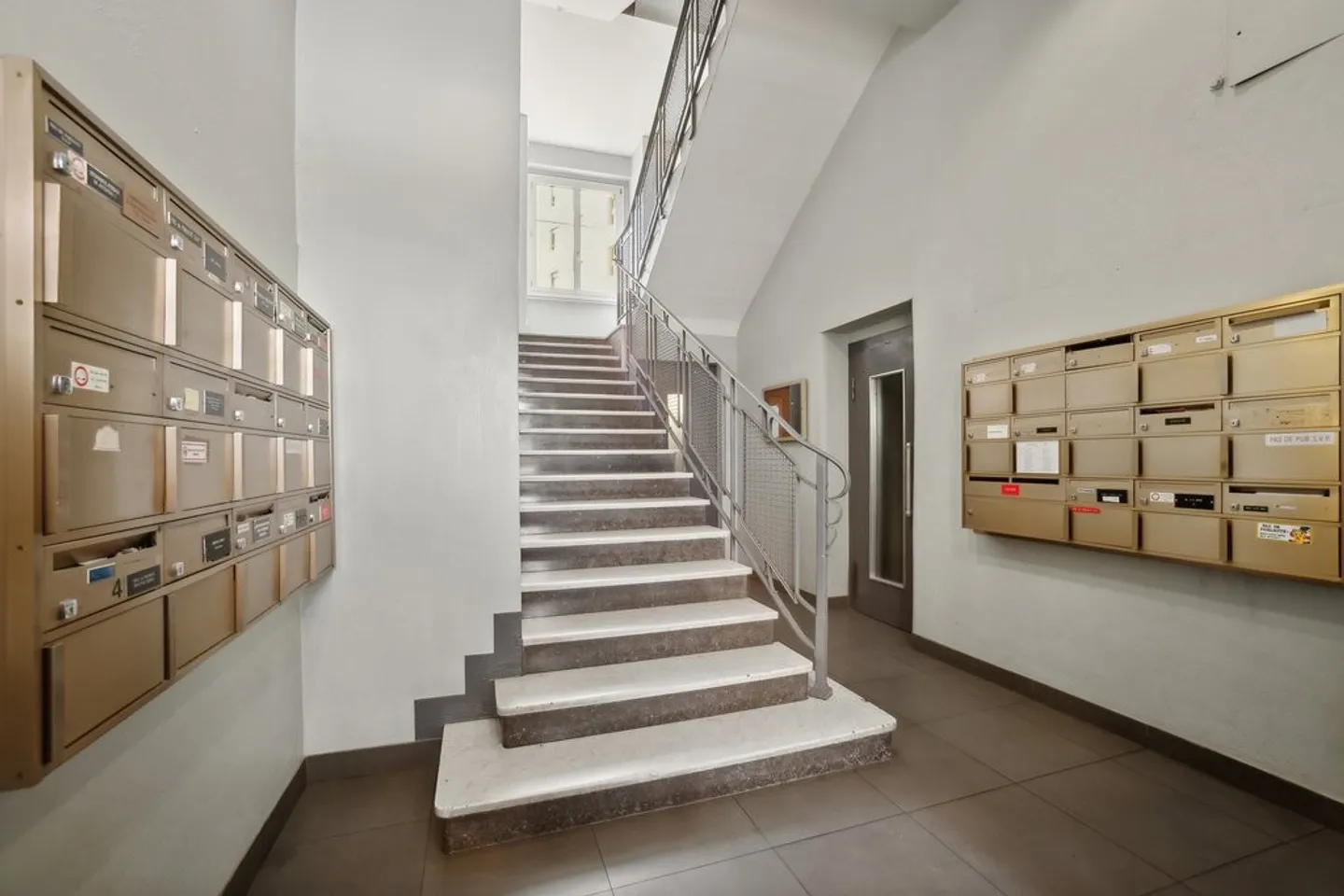 Beautiful office of about 26m2 located in front of the Cornavin train station - Photo 8 of 9