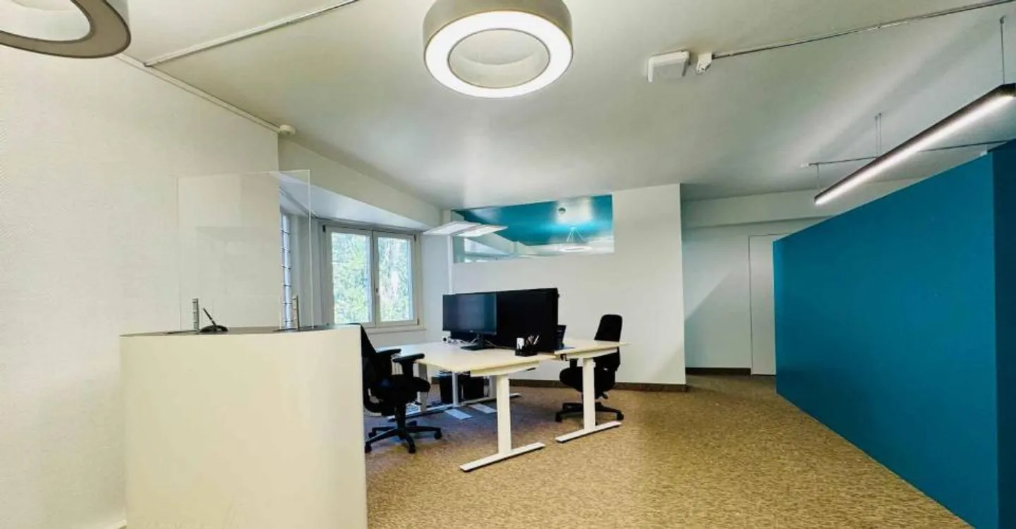 Office 5 rooms - Photo 3 of 13