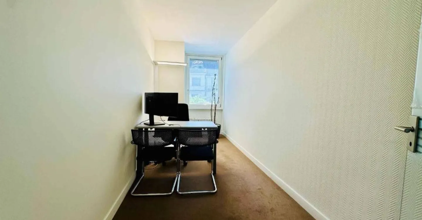 Office 5 rooms - Photo 12 of 13