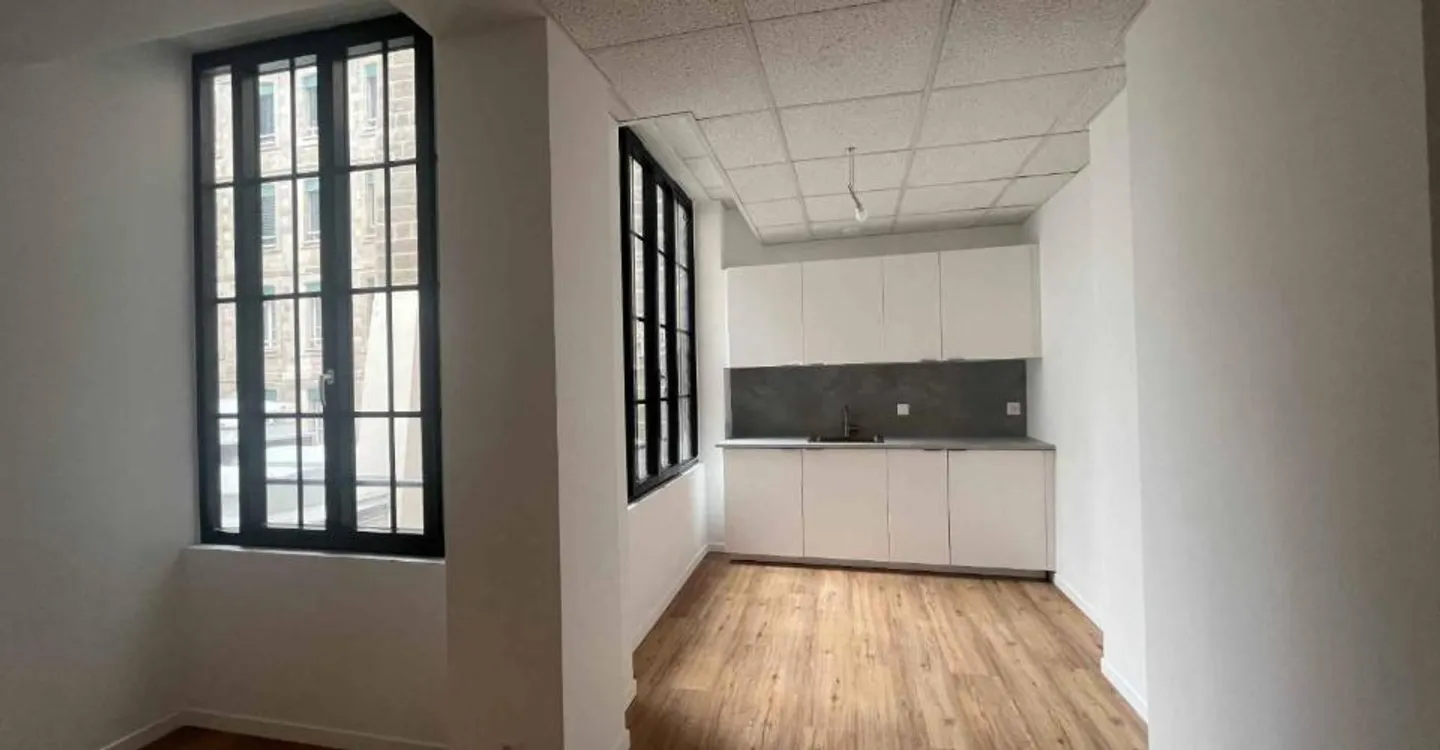EXCEPTIONAL OFFICES OF 177 M² - RUE DE LA CROIX-D'OR - Photo 8 of 12